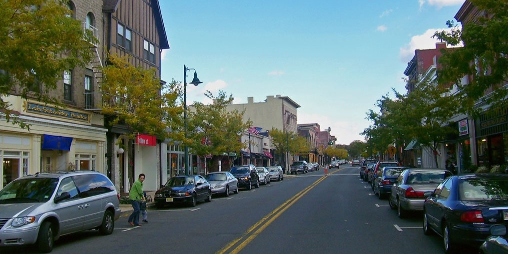 Image of famous street in summit NJ